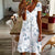 Sommerkleid mit Blätterprint & V-Ausschnitt | Frisch & Feminin | Alltag & Urlaub | Leichter Baumwollmix