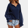 Bluse mit Spitzenärmeln & V-Ausschnitt | Romantik trifft Casual | Verspielt & Edel