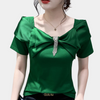 Carmen-Shirt mit Broschen-Detail | Glam Chic | Elegant & Feminin